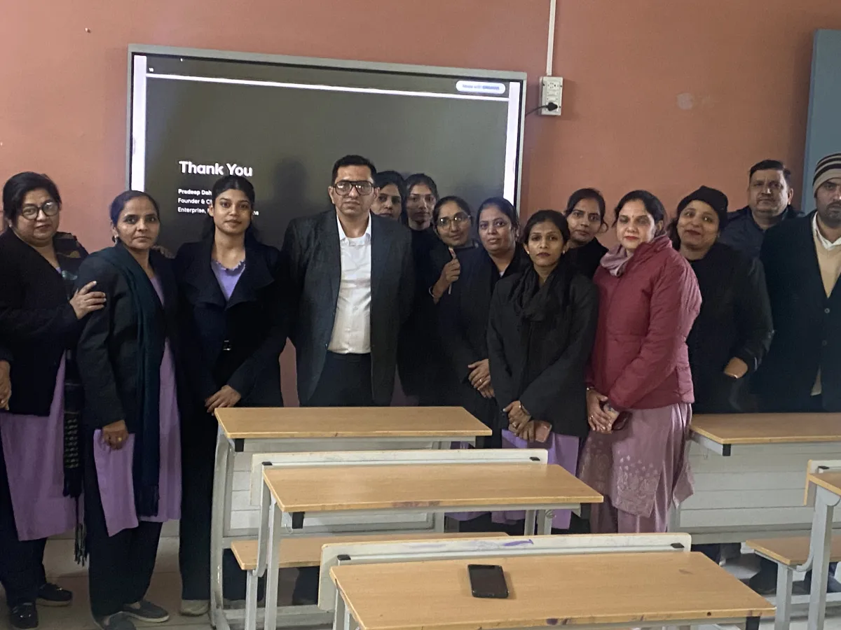 Pradeep Dahiya with students after a guest lecture on practical AI